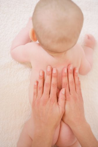 masajul bebelusului